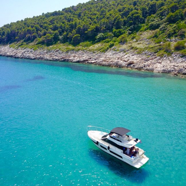 ferretty fly motor yacht, motor yacht for rent, rent a boat croatia