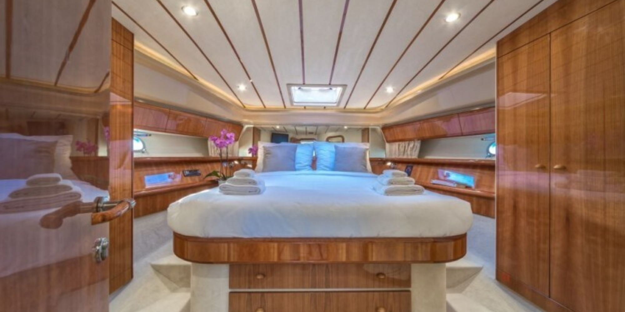 master cabin motor yacht, motor yacht ferretti fly, ferretti fly dubrovnik, yacht charter dubrovnik